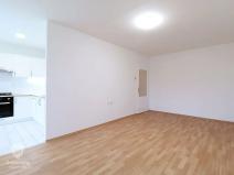 Pronájem bytu 3+1, Praha - Kobylisy, Famfulíkova, 60 m2