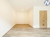 Prodej bytu 1+kk, Husinec, Komenského, 30 m2