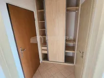 Pronájem bytu 1+kk, Praha - Prosek, Veltruská, 36 m2