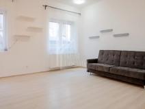 Pronájem bytu 1+kk, Praha - Holešovice, Tusarova, 29 m2