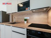 Pronájem kanceláře, Praha - Hloubětín, Poděbradská, 31 m2