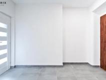 Prodej bytu 2+kk, Králův Dvůr, náměstí Míru, 55 m2