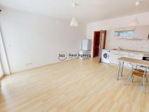Pronájem bytu 1+kk, Praha - Nusle, Kloboučnická, 33 m2