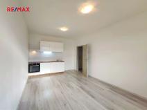 Prodej bytu 1+kk, Milovice, Slepá, 32 m2