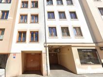 Pronájem garážového stání, Praha - Žižkov, Husitská, 13 m2