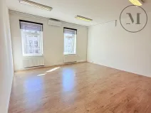 Pronájem kanceláře, České Budějovice, Nádražní, 180 m2