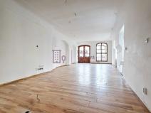 Pronájem restaurace, Jindřichův Hradec, nám. Míru, 50 m2