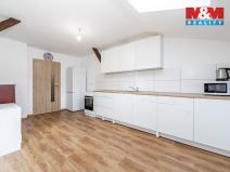 Prodej činžovního domu, Studená, nám. Sv. J. Nepomuckého, 229 m2