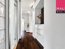 Prodej bytu 3+1, Ostrov, Hlavní třída, 76 m2