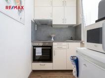 Pronájem bytu 1+1, Praha - Troja, Krynická, 29 m2