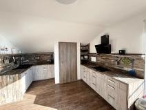 Pronájem bytu 3+1, Kostomlaty pod Milešovkou, Husova, 100 m2