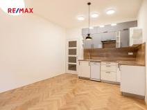 Pronájem bytu 2+kk, Praha - Vinohrady, Záhřebská, 49 m2