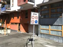 Pronájem garážového stání, Praha - Smíchov, Tomkova, 12 m2