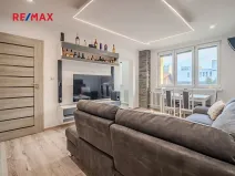 Prodej bytu 3+1, Karviná, tř. Těreškovové, 75 m2