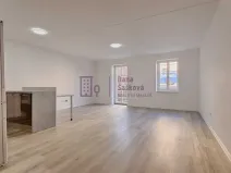 Pronájem bytu 1+kk, Jindřichův Hradec, nám. Míru, 58 m2