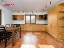 Prodej rodinného domu, Bánov, 197 m2