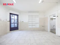 Pronájem obchodního prostoru, Praha - Dolní Počernice, Českobrodská, 66 m2