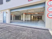 Pronájem garážového stání, Znojmo, Kosmákova, 17 m2