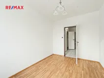 Prodej bytu 2+kk, Praha - Prosek, Zárybská, 42 m2