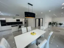 Prodej rodinného domu, Jeneč, Malé náměstí, 192 m2