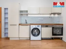 Pronájem bytu 1+kk, Praha - Vysočany, Spojovací, 35 m2