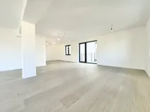 Prodej bytu 5+kk, Praha - Holyně, náměstí Pod lípou, 150 m2