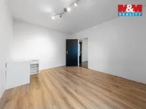 Prodej bytu 3+1, Karlovy Vary - Dvory, Lipová, 62 m2