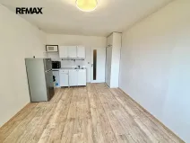 Pronájem bytu 1+kk, Praha - Kobylisy, Kyselova, 26 m2