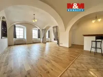 Pronájem atypického bytu, Kadaň, Mírové náměstí, 78 m2