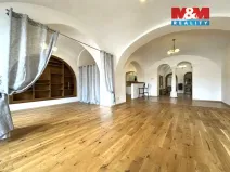 Pronájem atypického bytu, Kadaň, Mírové náměstí, 78 m2