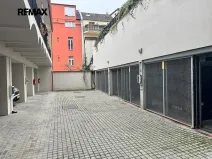 Prodej garážového stání, Praha - Smíchov, Holečkova, 13 m2