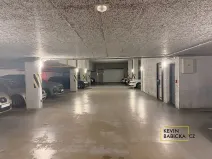 Pronájem garážového stání, Brno, Kosmova, 13 m2