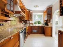 Pronájem rodinného domu, Praha - Řepy, Doubravínova, 480 m2