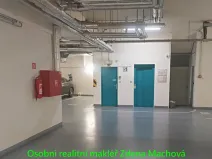 Pronájem garážového stání, Praha - Strašnice, Gutova, 18 m2
