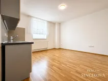 Pronájem bytu 1+kk, Holice, náměstí T. G. Masaryka, 28 m2