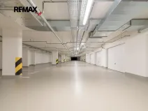 Pronájem garážového stání, Praha - Holešovice, Jankovcova, 18 m2