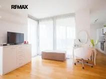 Pronájem bytu 1+kk, Praha - Žižkov, Ke kapslovně, 38 m2