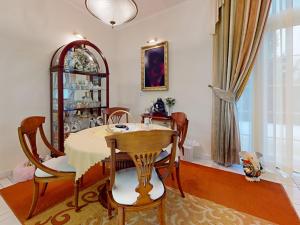 Prodej rodinného domu, Karlovy Vary, 477 m2