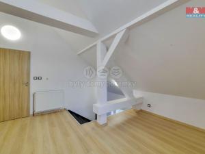 Prodej bytu 2+1, Cheb - Horní Dvory, 61 m2