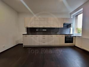 Prodej bytu 3+1, Karlovy Vary, U Trati, 80 m2