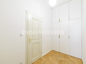 Pronájem bytu 1+kk, Praha - Malá Strana, Nosticova, 39 m2