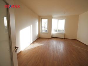 Prodej bytu 1+kk, Praha - Dolní Počernice, Černodolská, 39 m2