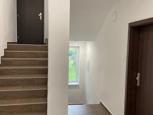 Prodej bytu 2+1, Karlovy Vary, U Trati, 61 m2