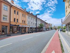 Pronájem obchodního prostoru, Hradec Králové - Pražské Předměstí, S. K. Neumanna, 65 m2