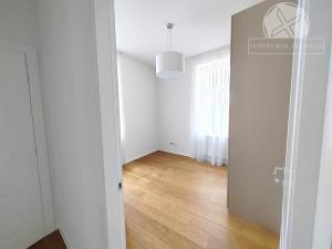 Prodej bytu 2+kk, Praha - Smíchov, Kmochova, 53 m2