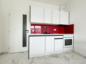 Pronájem bytu 1+kk, Praha - Stodůlky, Holýšovská, 27 m2