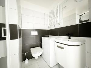 Pronájem bytu 1+kk, Praha - Stodůlky, Holýšovská, 27 m2