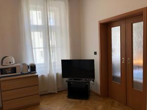 Pronájem bytu 2+kk, Praha - Nové Město, Ječná, 45 m2