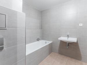 Pronájem bytu 2+kk, Praha - Vysočany, Strnadových, 60 m2