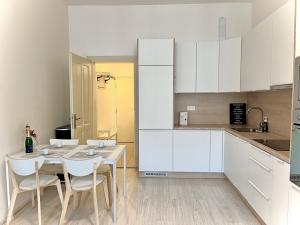 Pronájem bytu 2+kk, Praha - Nové Město, Legerova, 45 m2